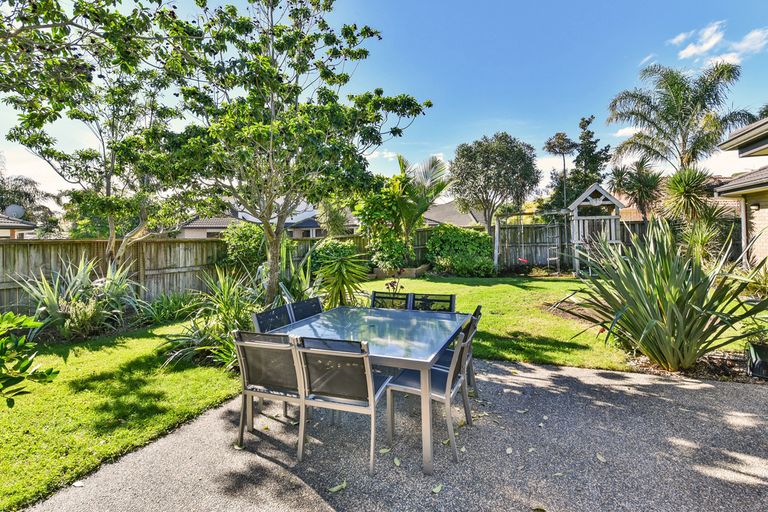 Photo of property in 11 Castlehill Court, Wattle Downs, Auckland, 2103