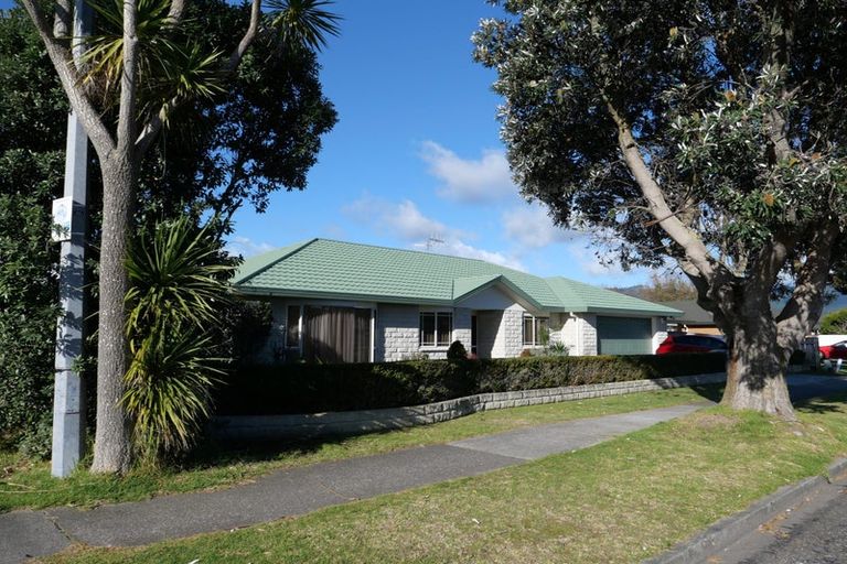 Photo of property in 69 Guildford Drive, Paraparaumu, 5032