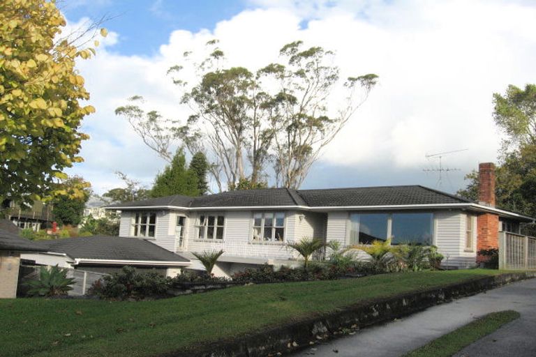 Photo of property in 16 The Glebe, Cockle Bay, Auckland, 2014