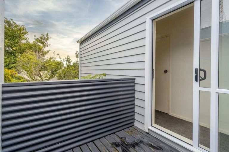 Photo of property in 17b Colchester Crescent, Newlands, Wellington, 6037