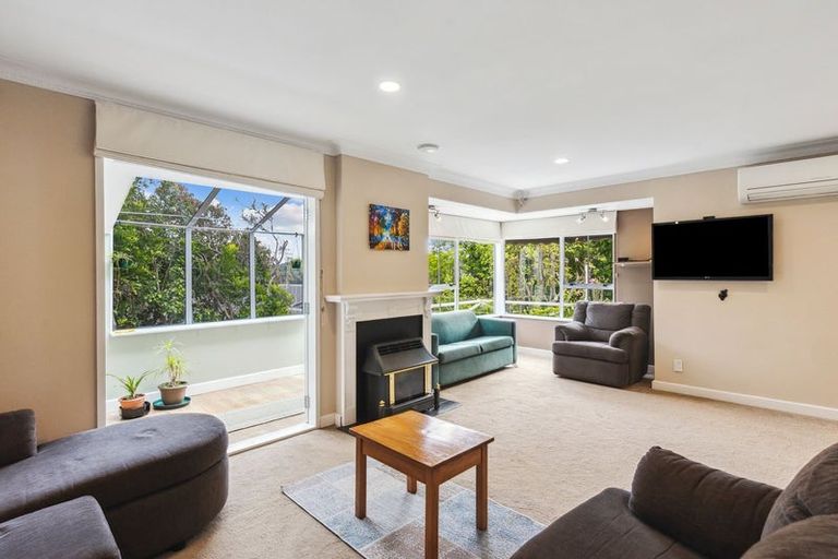 Photo of property in 15b Kakariki Grove, Waikanae, 5036
