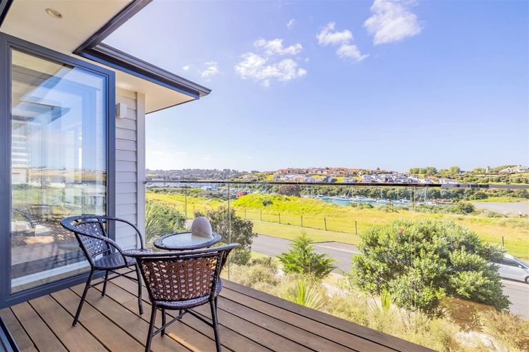 Photo of property in 4 Resolution Drive, Gulf Harbour, Whangaparaoa, 0930