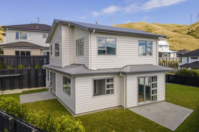 Photo of property in 120 Amesbury Drive, Churton Park, Wellington, 6037