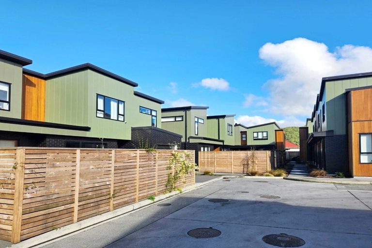 Photo of property in 10/7 Johnston Grove, Taita, Lower Hutt, 5011