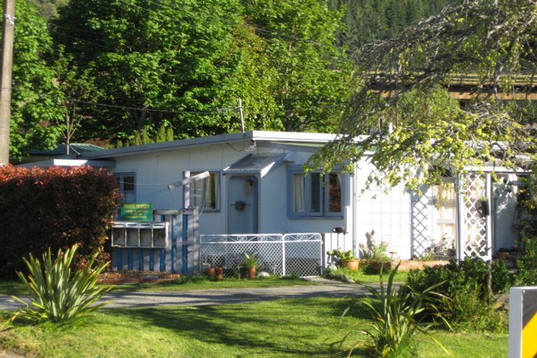 Photo of property in 2/2-2a Canterbury Street, Picton, 7220