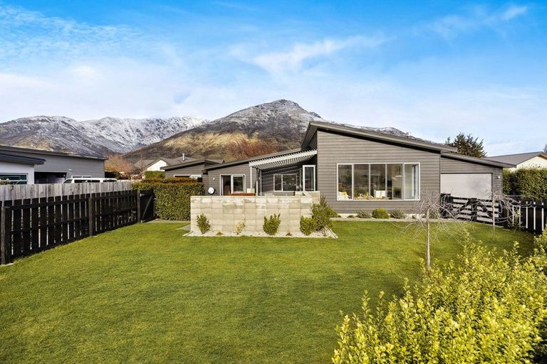 Photo of property in 14 Orbell Drive, Lake Hayes, Queenstown, 9304