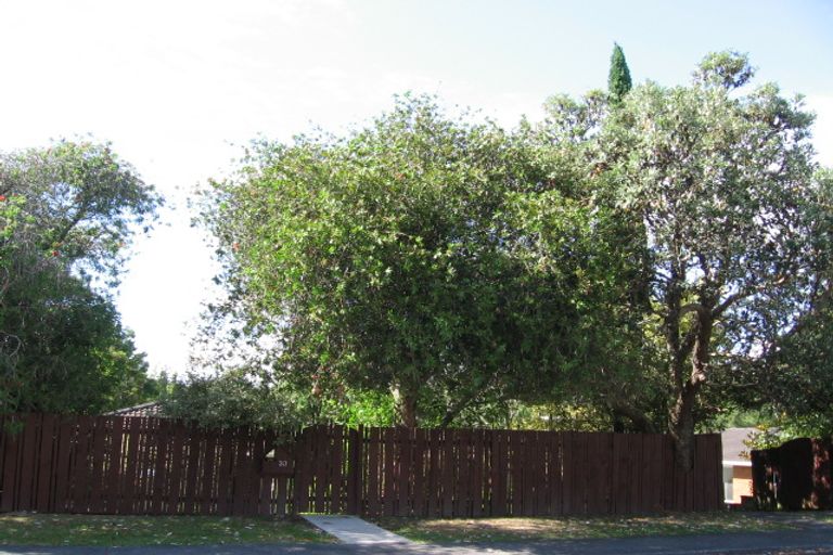 Photo of property in 33 Compton Street, Hillcrest, Auckland, 0627