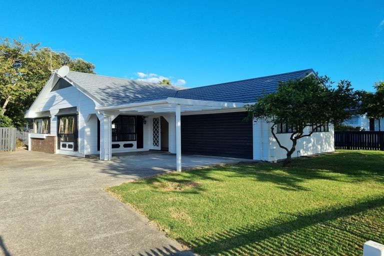Photo of property in 98 Wattle Farm Road, Wattle Downs, Auckland, 2103