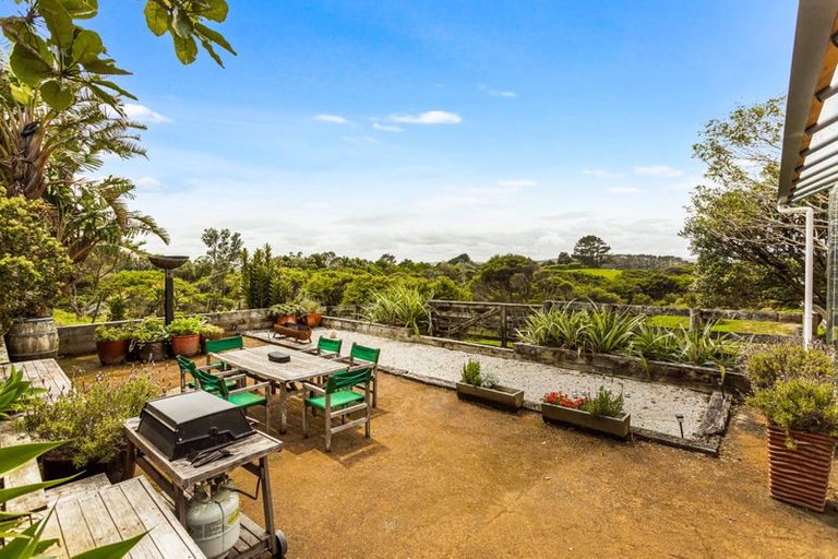 Photo of property in 376 Oaia Road, Muriwai, Waimauku, 0881