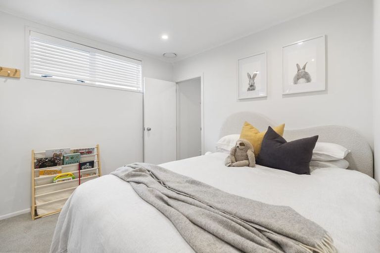 Photo of property in 24 Walmer Road, Point Chevalier, Auckland, 1022