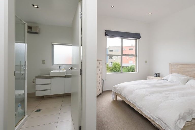 Photo of property in 46 Saddleback Grove, Karori, Wellington, 6012