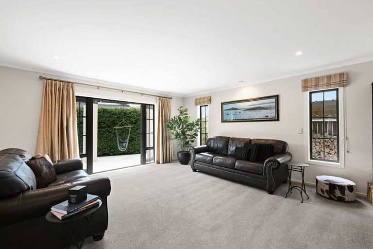 Photo of property in 27 Nielsen Gardens, Rototuna, Hamilton, 3210