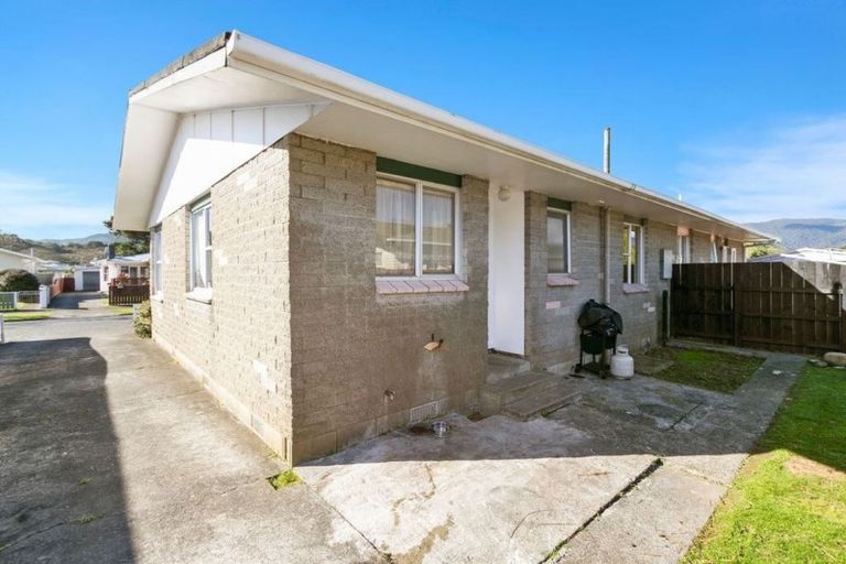 Photo of property in 7b Wetherby Grove, Wainuiomata, Lower Hutt, 5014