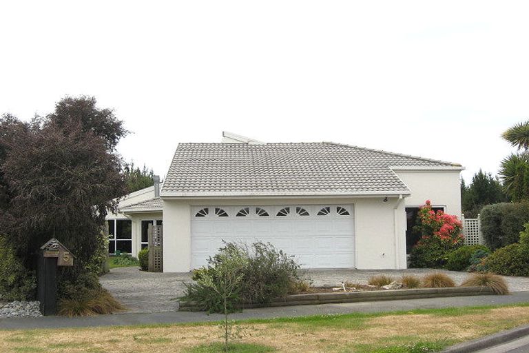 Photo of property in 5 Cobblewood Court, Parklands, Christchurch, 8083