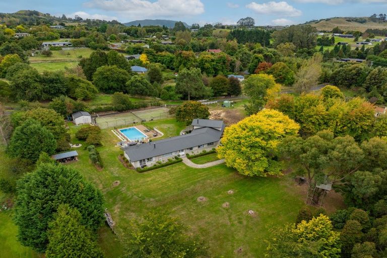 Photo of property in 142 Gillespie Place, Acacia Bay, Taupo, 3385