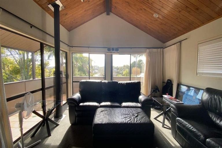 Photo of property in 66 Tauhinu Road, Greenhithe, Auckland, 0632