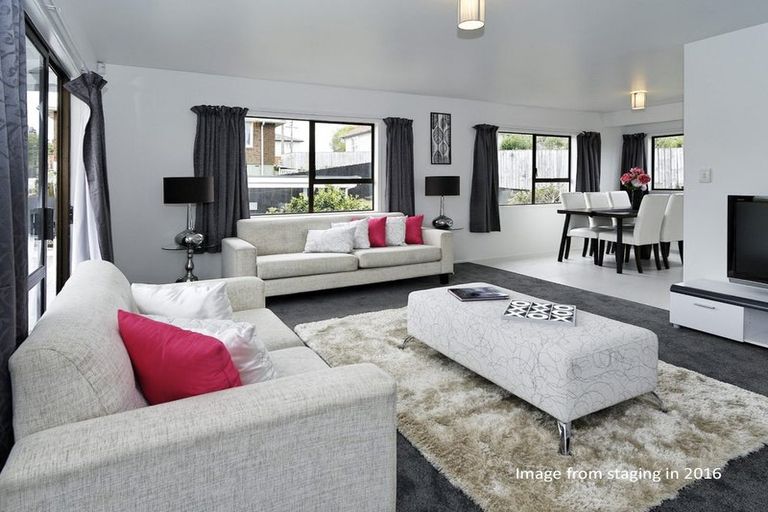 Photo of property in 2/14 Kelkirk Street, Kelston, Auckland, 0602