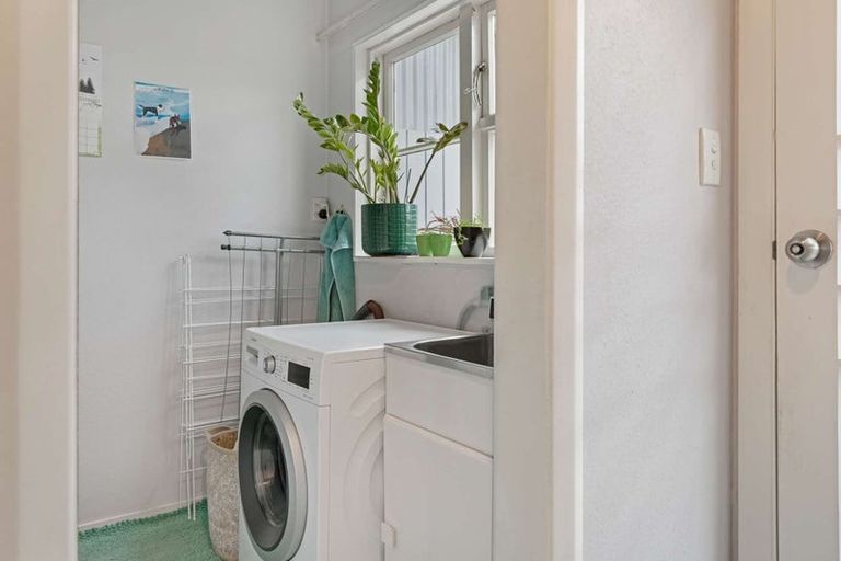 Photo of property in 87 Russell Street, Westport, 7825