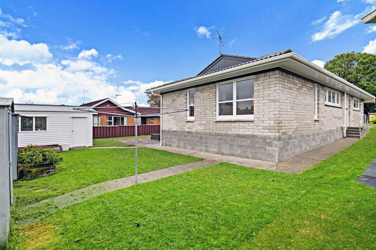 Photo of property in 42 Ray Small Drive, Pahurehure, Papakura, 2113