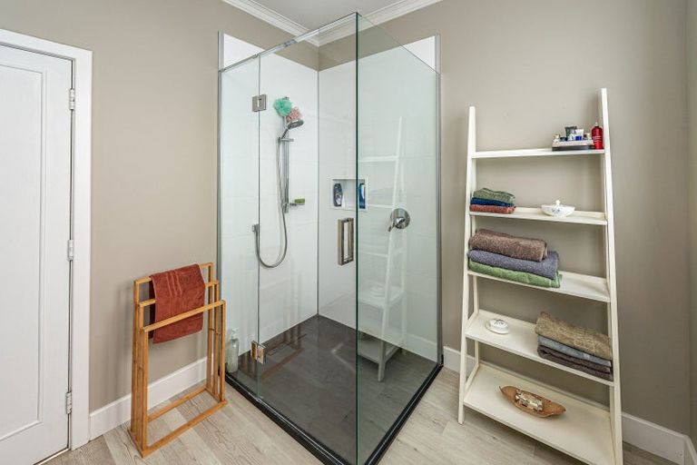 Photo of property in 2 Kent Road, Saint Johns Hill, Whanganui, 4501