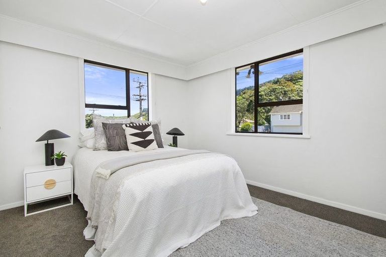 Photo of property in 22 Franklyn Road, Tawa, Wellington, 5028