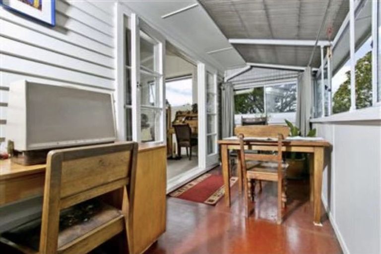 Photo of property in 16 Bruce Road, Glenfield, Auckland, 0629