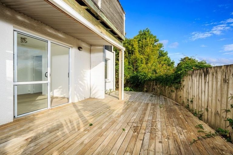 Photo of property in 2/20 Pemberton Avenue, Bayview, Auckland, 0629
