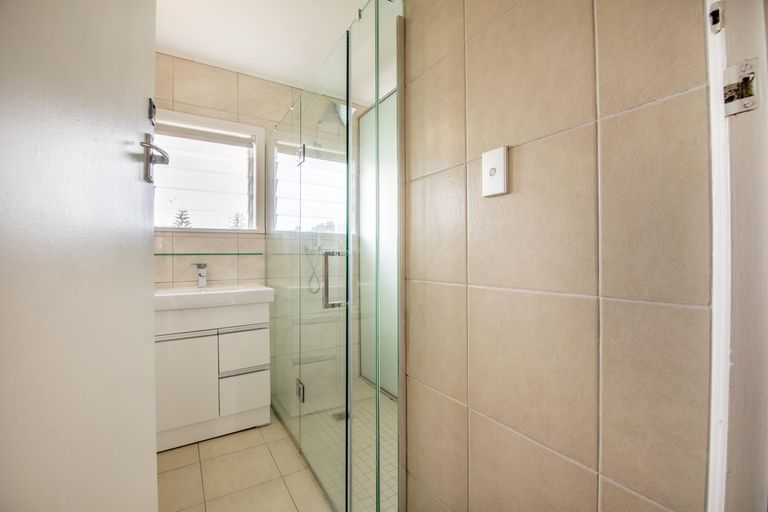 Photo of property in 20 Sylvan Crescent, Te Atatu South, Auckland, 0610