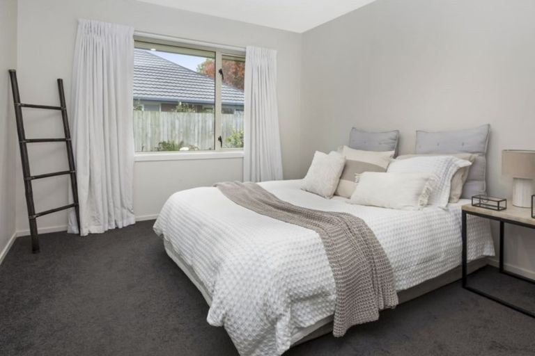 Photo of property in 19 Thornwood Place, Redwood, Christchurch, 8051
