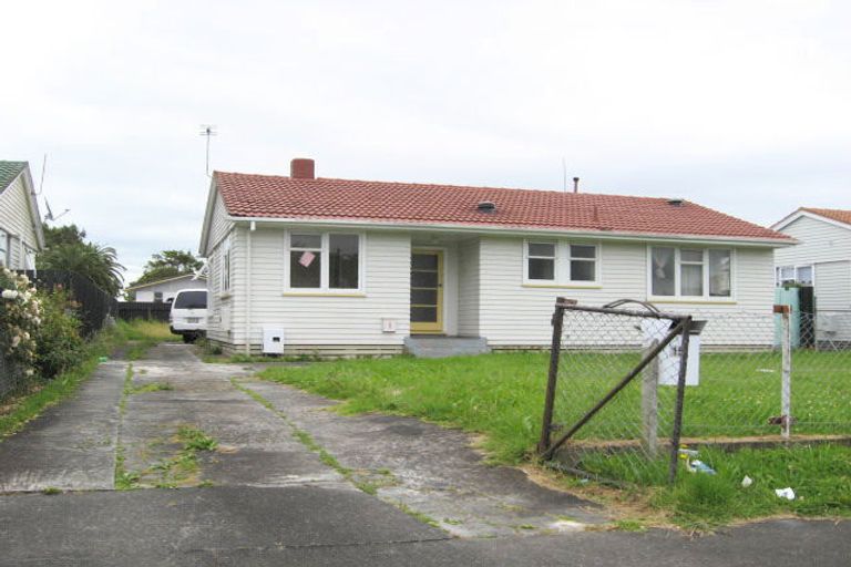Photo of property in 15 Corsair Crescent, Mangere, Auckland, 2022
