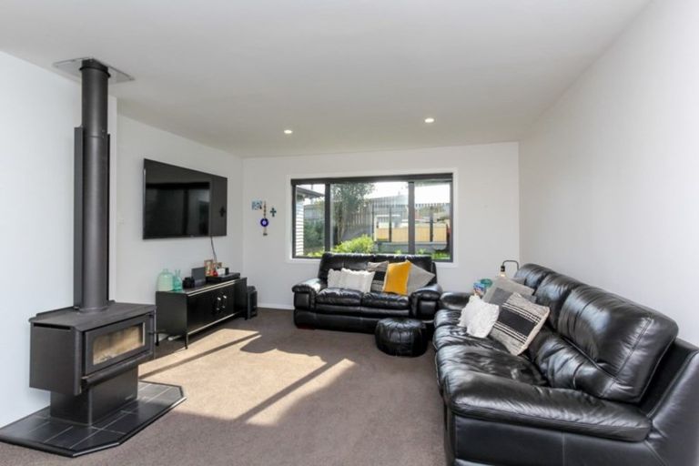 Photo of property in 1 Ranfurly Street, Frankleigh Park, New Plymouth, 4310