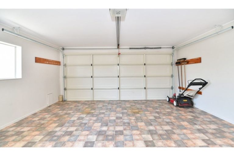 Photo of property in 6a Doment Crescent, Orewa, 0931