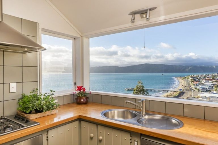 Photo of property in 8 Beere Haven Steps, Seatoun, Wellington, 6022