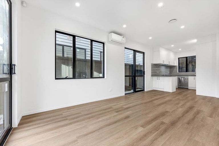 Photo of property in 2/97 Great South Road, Manurewa, Auckland, 2102