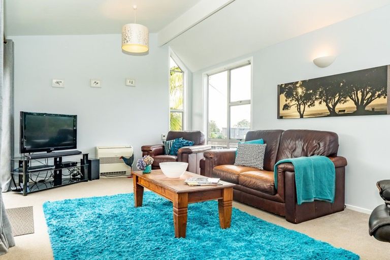 Photo of property in 3a Pah Road, Cockle Bay, Auckland, 2014