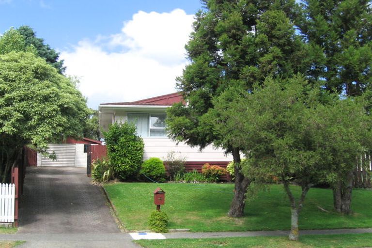 Photo of property in 24 Hartford Crescent, Totara Park, Upper Hutt, 5018