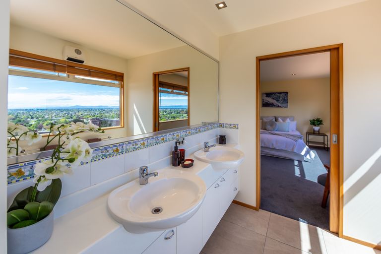 Photo of property in 19 Delhi Place, Cashmere, Christchurch, 8022