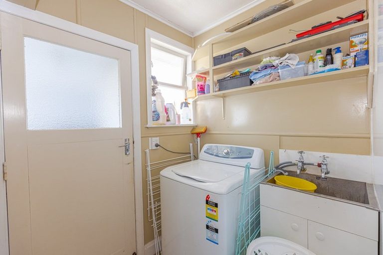 Photo of property in 8 Cross Street, Castlecliff, Whanganui, 4501