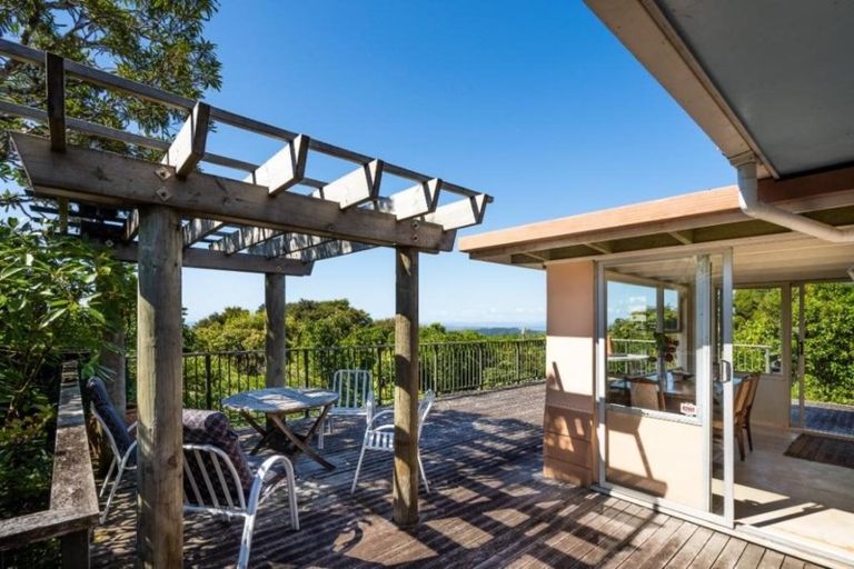 Photo of property in 453 Scenic Drive, Waiatarua, Auckland, 0612