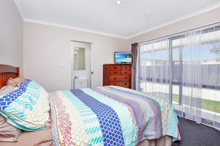 Photo of property in 13a Albert Road, Kelston, Auckland, 0602