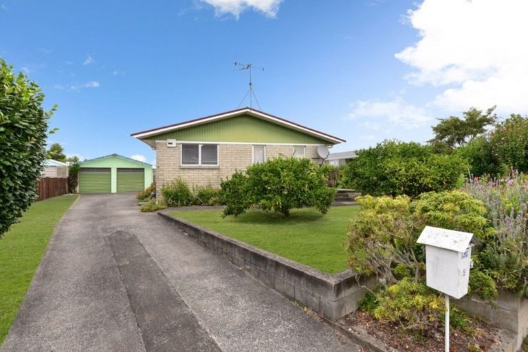 Photo of property in 5 Lindsay Crescent, Nawton, Hamilton, 3200