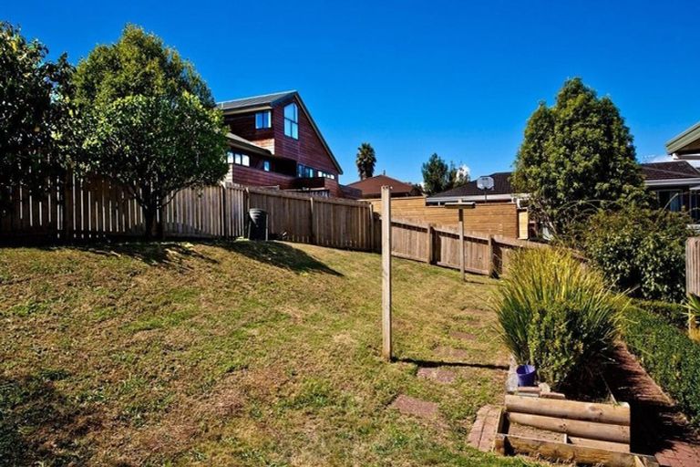 Photo of property in 4 Oystergrove Road, West Harbour, Auckland, 0618