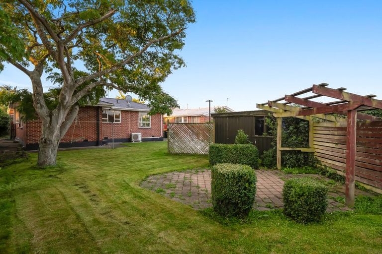 Photo of property in 27 Liverton Crescent, Bishopdale, Christchurch, 8053