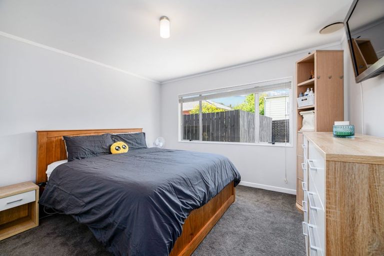 Photo of property in 2/59 Archibald Road, Kelston, Auckland, 0602