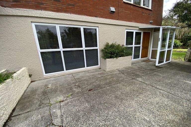 Photo of property in 31 Gretel Place, Hillcrest, Auckland, 0627
