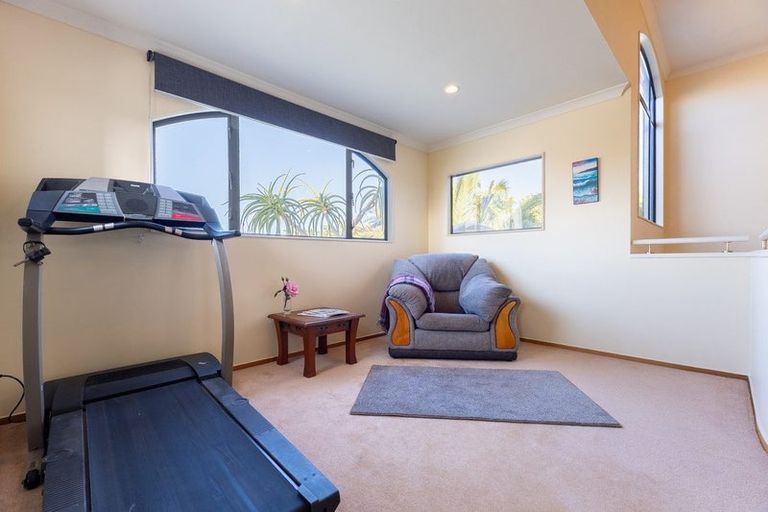 Photo of property in 3 Shearwater Rise, Paraparaumu Beach, Paraparaumu, 5032