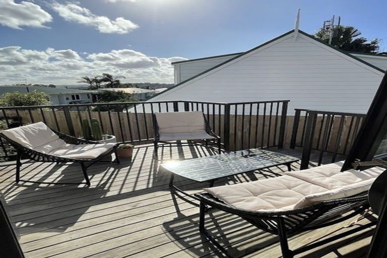 Photo of property in 2f Tramway Road, Beach Haven, Auckland, 0626