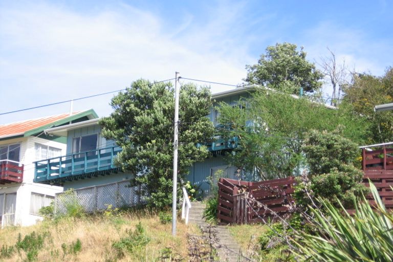Photo of property in 2/5 Wye Street, Island Bay, Wellington, 6023