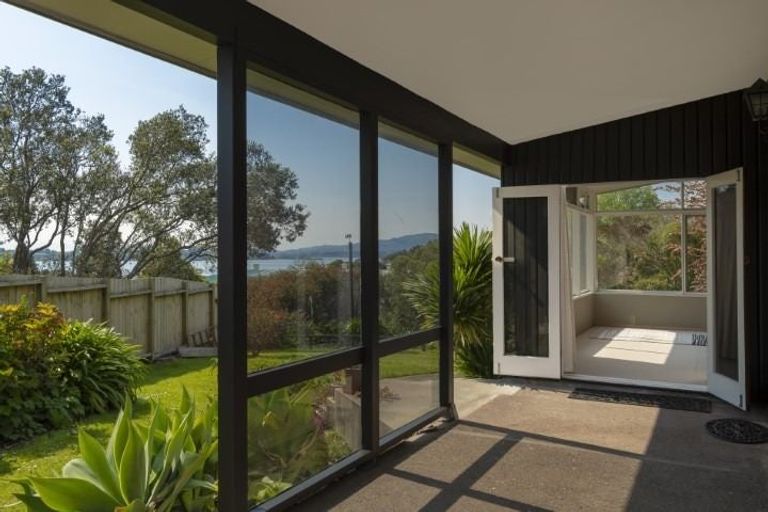 Photo of property in 345 Devonport Road, Tauranga, 3110