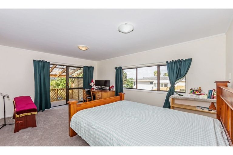 Photo of property in 76a Brian Crescent, Stanmore Bay, Whangaparaoa, 0932